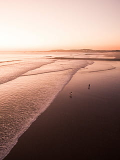 koniec lata, dwa, osoba, na stojąco, pobrzeże, żółtawy, niebo, plaża, zachód słońca, ocean, fala, Wybrzeże, scenics - natura, piękno natury, piasek, spokój, wylądować, krajobraz, Natura, spokojna scena, środowisko, pustynia, klimat, woda, idylliczny, scena pozamiejska, zdalny, suchy klimat, cele podróży, kopia przestrzeń, 2K, CC0, domena publiczna, darmowe zdjęcia