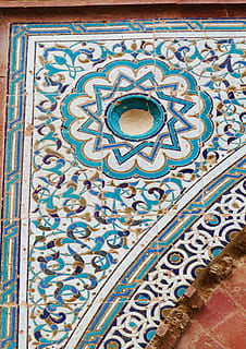 alhambra, model, Spania, arabic, perete, maur, antic, tradiţional, arhitectură, culturi, loc faimos, islam, Asia, mozaic, religie, moschee, construită, exteriorul clădirii, nici o persoana, clădire, proiecta, lăcaș de cult, artă și sculptură, credință, creativitate, multi colorate, bogat ornamentat, zi, vitraliu, spiritualitate, cadru complet, în aer liber, model floral, sticlă, 2K, CC0, domeniu public, fără drepturi de autor