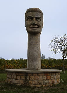 Steinmann, monument, vingård, statue, repræsentation, Kunst og håndværk, skulptur, menneskelig repræsentation, træ, mandlig lighed, plante, himmel, kreativitet, natur, arkitektur, håndværk, ingen mennesker, dag, lav vinkel visning, skyfri himmel, fortiden, historie, mindesmærke, 2K, CC0, offentligt domæne, royaltyfrie