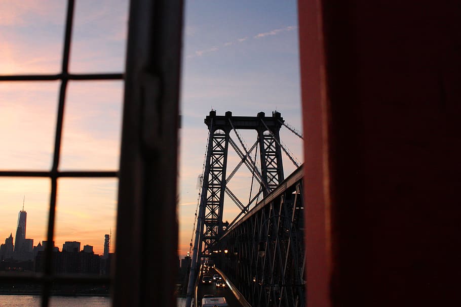 foto de primer pla, daurat, pont de porta, silueta, pont de metall, black metal, pont - estructura feta per l'home, lloc famós, arquitectura, nova York, riu, EUA, escena urbana, ciutat, paisatge urbà, Manhattan - Nova York, brooklyn - new york, posta de sol, horitzó urbà, estructura construïda, vespre, arquitectura i edificis, Pont en suspensió, cel, cap gent, indústria, dia, exterior de l'edifici, metall, naturalesa, núvol - cel, a l'aire lliure, pont, color taronja, connexió, vista d’angle baix, transport, equips de construcció, 4K