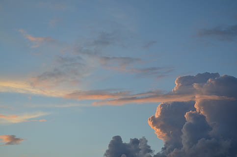 hemel, wolken, avond, zonsondergang, zomerdag, stapelwolken, avondlucht, landschap, natuur, wolk - lucht, schoonheid in de natuur, scenics - natuur, lage hoekweergave, kalmte, rustige scène, geen mensen, idyllisch, buitenshuis, dag, dramatische hemel, cloudscape, Oranje kleur, niet-stedelijke scène, achtergronden, meteorologie, 2K, CC0, publiek domein, royaltyvrij