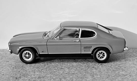 model de cotxe, ford, capri, model, automàtic, oldtimer, joguines, cotxe esportiu, vell, vermell, esport de motor, vehicle, clàssic, manera de transport, automòbil, cotxe, transport, vehicle terrestre, estil retro, cap gent, dia, color plata, estacionari, a l'aire lliure, enfocament selectiu, centrar-se en primer pla, petit, vista lateral, cotxe de col·leccionista, naturalesa, metall, carretera, roda, crom, 5K, CC0, domini públic, lliure de regalies