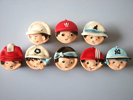 cupcake yüzleri, dekore edilmiş, abur cubur, tatlı, gurme, kek, pişmiş, buz örtüsü, lezzetli, Parti, eğlence, içeriye, stüdyo çekimi, varyasyon, seçim, üst üste, portre, çocukluk, nesne grubu, mutluluk, kameraya bakıyor, gülümseyen, renkli arka plan, çok renkli, oyuncak, kapatmak, temsil, insanlar, önden görünüş, yan yana, insan yüzü, 1080P, CC0, kamu malı, telif ücretsiz