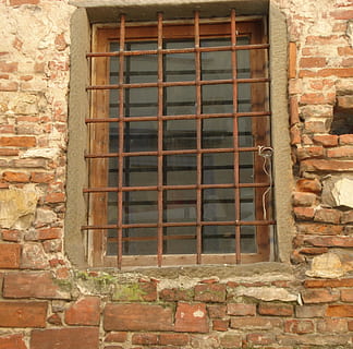barre, medievale, pietra, gail, cancelli, finestra, arrugginito, difesa, protezione, mattoni, costruzione, mattone, architettura, vecchio, caratteristica della parete, esterno dell'edificio, parete, muro di mattoni, struttura costruita, nessuno, giorno, barra di sicurezza, Casa, all'aperto, vetro - materiale, griglia, grattugiare, intemperie, metallo, telaio della finestra, 1080P, CC0, dominio pubblico, privo di copyright