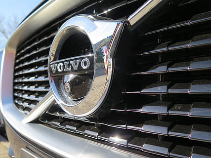 Auto, Logo, Kamera, Vorderseite, Spoiler, schwarz, Frontspoiler, volvo, Waschmaschine, Nahansicht, Tag, draußen, keine Leute, Waschsalon, Metall, Transportmittel, Transport, Kraftfahrzeug, Technologie, drinnen, Landfahrzeug, glänzend, Reflexion, Einkaufen, silberfarben, große gruppe von gegenständen, in einer Reihe, Oldtimer, stehlen, Legierung, Chrom, 4K, CC0, gemeinfrei, lizenzfrei