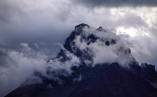 bjergkæde, nimbus skyer, bjerg, viser, topmøde, tåge, dagtimerne, Sky, bakke, highland, spids, kam, landskab, natur, sky - himmel, himmel, udendørs, ingen mennesker, scenics, skønhed i naturen, storm sky, dag, scenics - natur, miljø, bjergtop, geologi, ikke-urbane scene, cloudscape, klippe, røg - fysisk struktur, vulkan, jord, magt i naturen, 5K, CC0, offentligt domæne, royaltyfrie