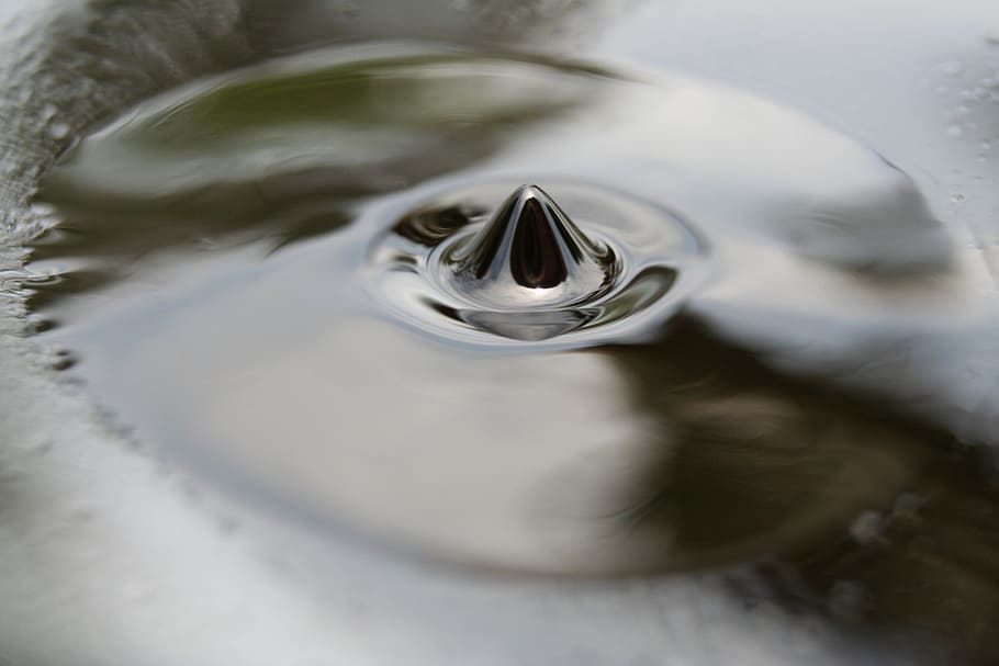 Flüssigkeit, Ferrofluid, Spitze, Makro, Magnet, glänzend, industriell, wissenschaftlich, Wissenschaft, Nahansicht, Wasser, Haushaltsausstattung, keine Leute, Natur, gewellt, Essen und Trinken, Reflexion, Getränk, sinken, Bewegung, Metall, selektiver Fokus, nass, Erfrischung, Blase, drinnen, Reinheit, silberfarben, Verschmutzung, konzentrisch, stehlen, 2K