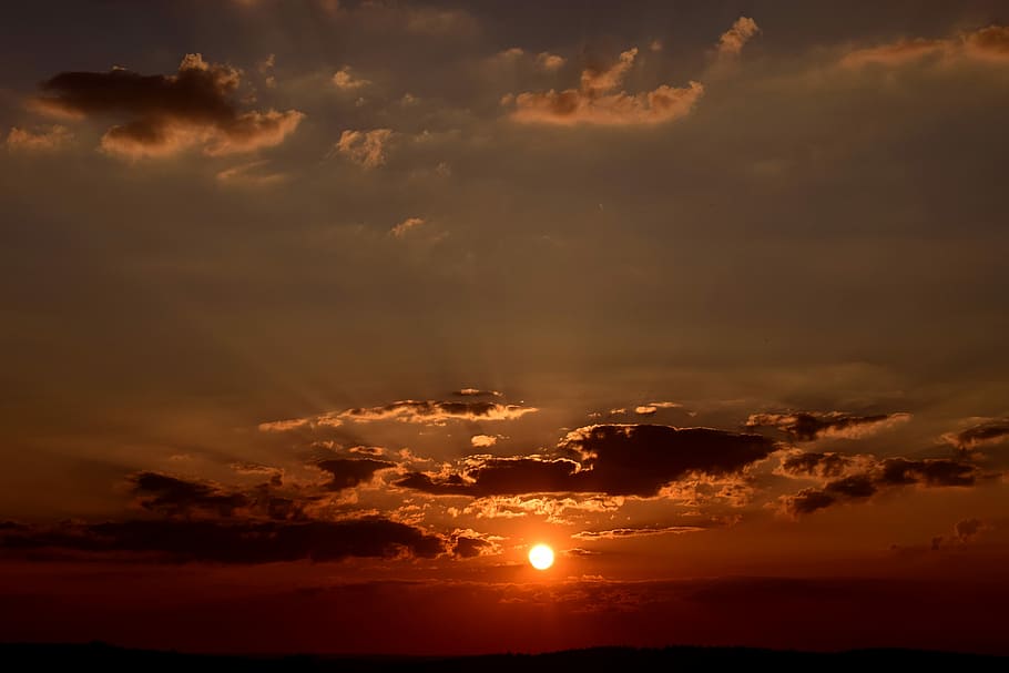 photo de silhouette, des nuages, le coucher du soleil, ciel du soir, ciel, Soleil, rémanence, abendstimmung, romantique, rouge, lumière, faisceau de lumière, énorme, large, lumière du soleil, ambiance, foncé, nuage - ciel, beauté dans la nature, paysages - nature, scène tranquille, tranquillité, personne, ciel dramatique, la nature, couleur orange, idyllique, faible angle de vue, cloudscape, couvert, en plein air, environnement, orage, de mauvais augure, météorologie, 5K