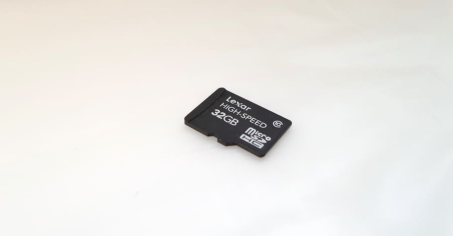 targeta SD, blanc, fons, micro, SD, targeta, 32 gb, lexar, memòria, emmagatzematge, dades, gigabita, 32, text, comunicació, sol objecte, sola paraula, cap gent, negocis, tir de l'estudi, guió occidental, a l'interior, còpia espai, fons blanc, vista d’angle alt, primer pla, natura morta, Color blanc, riquesa, etiqueta, color negre, seguretat, lletra majúscula, tecnologia, luxe, 5K