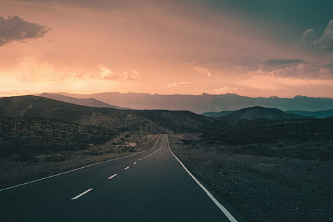 leeren, Straße Bürgersteig, Bergfotografie, Beton, Straße, Berge, Landschaft, Sonnenuntergang, Wolke, Berg, Himmel, der Weg nach vorn, Transport, Richtung, Symbol, Umgebung, wolke - himmel, Markierung, Zeichen, die Straßenmarkierung, Natur, keine Leute, Szenen - Natur, Ruhe, Gebirge, Schönheit in der Natur, Fluchtpunkt, abnehmende Perspektive, draußen, Trennlinie, 4K, CC0, gemeinfrei, lizenzfrei