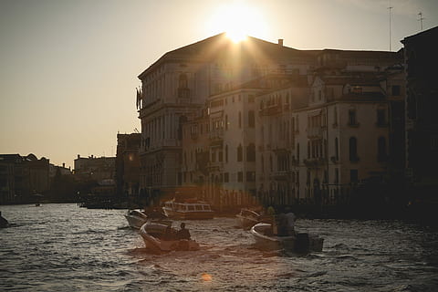 photo, powerboats, water, white, painted, multi-storey building, storey, building, italy, venice - Italy, italian Culture, architecture, grand Canal - Venice, urban Scene, europe, travel Locations, old, building exterior, built structure, lens flare, sunset, outdoors, nautical vessel, mode of transportation, transportation, sky, nature, city, waterfront, sun, sunlight, residential district, canal, no people, 5K, CC0, public domain, royalty free