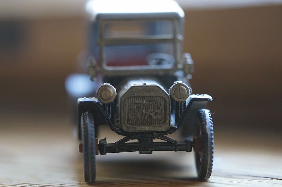 auto, vad, vechi, istoricește, nostalgic, nostalgie, Oldtimer, vehicul, clasic, jucării, mașină model, jucării pentru copii, mașină de jucărie, transport, nici o persoana, de modă veche, drum, în interior, a închide, mijloc de transport, stil retro, mașină, jucărie, vehicul cu motor, vehiculul terestru, să se concentreze asupra primelor elemente, un singur obiect, selectiv, zi, călătorie, absență, mic, roată, argintiu colorat, 5K