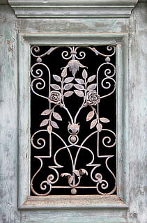 uşă, fereastră, grilă, intrare, vechi, blacksmithing, metal, decorate, fals, ușa veche, lemn, model, proiecta, arhitectură, construită, a închide, zi, nici o persoana, artă și sculptură, model floral, creativitate, exteriorul clădirii, Siguranță, bogat ornamentat, clădire, în aer liber, Securitate, montare pe perete, protecţie, fier forjat, 5K, CC0, domeniu public, fără drepturi de autor