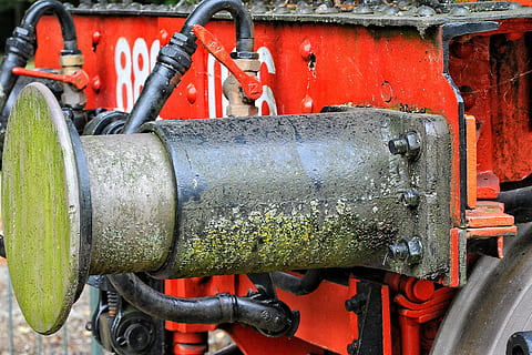 Zug, Textur, Eisen, Rost, rot, Metall, keine Leute, Maschinen, Industrie, Nahansicht, Tag, Verbindung, draußen, Transportmittel, Transport, Maschinenteil, Kraftstoff- und Stromerzeugung, Landfahrzeug, Ventil, alt, Rohr - Rohr, rostig, Motor, Steuerung, Maschinenventil, Rad, Garage, 2K, CC0, gemeinfrei, lizenzfrei