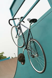 pixie, parc, bicicleta, Pixie Bike, engranatge de fixació, smile smile, rada misope, transport, vehicle terrestre, manera de transport, estacionari, cap gent, roda, arquitectura, dia, estructura construïda, metall, a l'aire lliure, naturalesa, exterior de l'edifici, funció de construcció de parets, aparcament, vista d’angle baix, temes d'animals, cel, va parlar, pneumàtic, 5K, CC0, domini públic, lliure de regalies