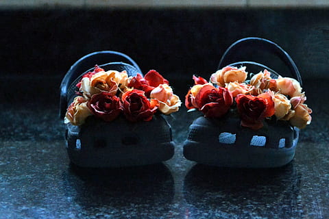 crocks, kreativ, blomster, mat og Drikke, mat, friskhet, frukt, ingen folk, spise sunt, bord, nærbilde, overbærenhet, stilleben, søt mat, innendørs, fristelse, velvære, bær frukt, dessert, søt, klar til å spise, fokusere på forgrunnen, selektiv fokusering, frokost, matbit, 4K, CC0, offentlig domene, opphavsrett gratis