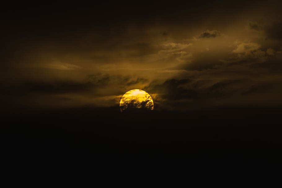 posta de sol a Síria, sense títol, sol, posta de sol, núvol, cel, contrast, núvol - cel, nit, naturalesa, escenics - natura, bellesa a la natura, cap gent, cel dramàtic, fosc, tranquil·litat, lluna, lluna plena, espai, a l'aire lliure, escena tranquil·la, idíl·lic, medi ambient, silueta, astronomia, Lluna planetària, 5K