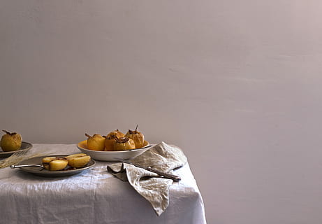 découpé en tranches, fruits, céramique, soucoupe, aliments, Nourriture et boisson, personne, collation, gourmet, dessert, table, image couleur, espace de copie, prise de vue en studio, à l'intérieur, alimentation saine, fruit, bien-être, fraîcheur, bol, agrumes, nature morte, papier, choix, indulgence, pain, produit laitier, repas, petit déjeuner, cuisine française, vaisselle, 5K, CC0, domaine public, libre de droits