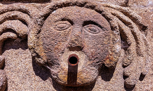fonte, viso, cano, getti, arte e artigianato, mestiere, rappresentazione, creatività, avvicinamento, nessuno, scultura, rappresentazione umana, giorno, volto antropomorfico, intaglio - prodotto artigianale, statua, antropomorfo, il passato, vecchio, storia, pietra, fotogramma intero, all'aperto, intaglio, 4K, CC0, dominio pubblico, privo di copyright