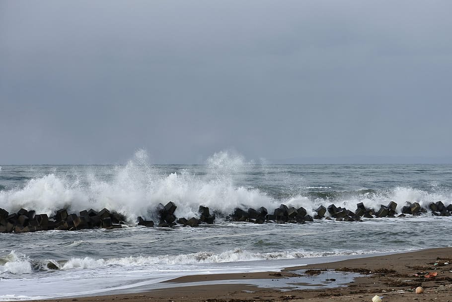 mar, platja, onada, riptide, natural, paisatge, tempesta, naturalesa, aigua, línia de costa, perill, navega, oceà Atlantic, poder, trencament, marea, vent, temps, rock - object, vora de l'aigua, esprai, paisatge marí, moviment, poder a la natura, bellesa a la natura, escenics - natura, cel, cap gent, esquitxades, terra, dia, horitzó, horitzó sobre l’aigua, rock, a l'aire lliure, colpejar, 5K
