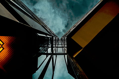 verme, vista dell'occhio, alto, edificio, costruzione, struttura, architettura, design, cielo, struttura costruita, acciaio, nessuno, nuvola - cielo, esterno dell'edificio, Inquadratura dal basso, all'aperto, mezzi di trasporto, natura, ponte, metallo, connessione, notte, ringhiera, scala, direttamente sotto, gradini e scale, 1080P, CC0, dominio pubblico, privo di copyright
