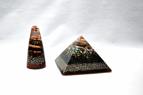 orgone, cone, pyramids, orgonite, spiritual concept, esoteric, energy, hypothetical, universal, magnetism, christmas, no people, white background, studio shot, indoors, shape, close-up, still life, triangle shape, design, food and drink, in a row, container, transparent, copy space, high angle view, cut out, nature, mineral, christmas tree, 2K, CC0, public domain, royalty free