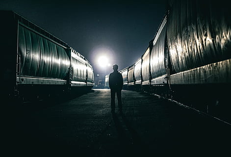siluetă, om, permanent, vehicule, noapte, întuneric, oameni, tip, singur, mers pe jos, stradă, drum, ușoară, tunel, o persoana, transport, iluminat, direcţie, calea de urmat, bărbați, lungime totală, arhitectură, vedere din spate, mijloc de transport, Afaceri, transportul feroviar, transport de marfă, mers, oameni adevărați, diminuarea perspectivei, adult, 5K, CC0, domeniu public, fără drepturi de autor