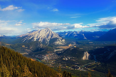 fotografia krajobrazowa, pokryte śniegiem, Góra, banff, Kanada, alberta, góry, niebo, chmury, drzewa, Las, krajobraz, sceniczny, Natura, na dworze, dolina, Miasto, miejski, hdr, chmura - niebo, pasmo górskie, scenics, żadnych ludzi, piękno natury, dzień, scenics - natura, środowisko, spokojna scena, scena pozamiejska, spokój, idylliczny, cele podróży, wylądować, niebieski, zdalny, podróżować, ośnieżona góra, szczyt górski, tworzenie, 1080P, CC0, domena publiczna, darmowe zdjęcia