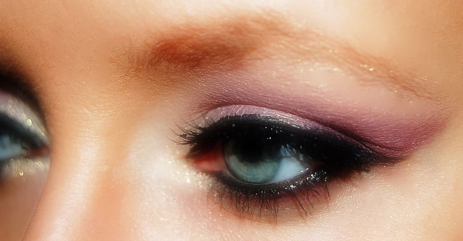 gli occhi verdi della donna, occhio, vicino, trucco, ombretto, mascara, ciglia, eyeliner, blu, parte del corpo umano, parte del corpo, occhio umano, avvicinamento, volto umano, ciglio, bellezza, bella donna, adulto, giovane adulto, vista, donne, una persona, primo piano estremo, gente meravigliosa, percezione sensoriale, giovani donne, sopracciglio, lacrima, iride - occhio, adolescente, bulbo oculare, 2K