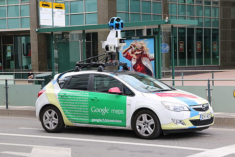 google maps bil, kamera, tag, google, se, kamera, bil, køretøj, udsigt, gade, kort, redaktionelle, land køretøj, transportmidler, urban scene, dag, voksen, herrer, bygning udvendig, motor køretøj, transportform, arkitektur, bygget struktur, Kvinder, by, rigtige mennesker, mennesker, stående, repræsentation, menneskelig repræsentation, to personer, udendørs, 5K, CC0, offentligt domæne, royaltyfrie