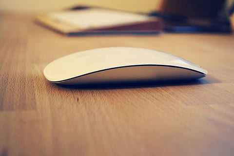 mysz, jabłko inc, projekt, mieszkanie, abstrakcyjny, światło, sztuka, plama, Kawa, Puchar, kolor, książka, papier, strona, odbicie, gabinet, zabytkowe, Dom, podczerwony, martwa natura, drewno, stół, wewnątrz, drewno - materiał, selektywne skupienie, żadnych ludzi, zbliżenie, dzień, pojedynczy obiekt, skupić się na pierwszym planie, jedzenie i picie, kopia przestrzeń, mysz komputerowa, prostota, nóż - broń, finanse, wyposażenie komputera, problemy społeczne, zdrowe odżywianie, jedzenie, 4K, CC0, domena publiczna, darmowe zdjęcia