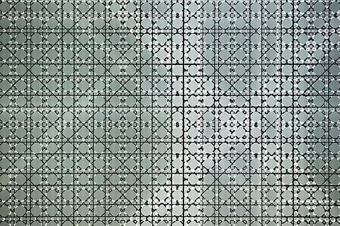 resum, patró, macro, ningú, patró abstracte, textura, disseny, fons, colors vius, horitzontal, llum, bonic, detall, fotografia, cap gent, vidre, imatge en color, enfocament selectiu, primer pla, detalls de tirs, còpia espai, estudi, colors, geomètric, figura, formes geomètriques, dibuix, gràfics, motiu, llums led, color, quadrat, rectangle, marc complet, rajola, ciència, protecció, seguretat, metall, tanca, barrera, tanca d'enllaç de cadena, límit, cable, filferro espinós, dia, cel, repetició, vista d’angle baix, signe, Criss cross, 5K, CC0, domini públic, lliure de regalies
