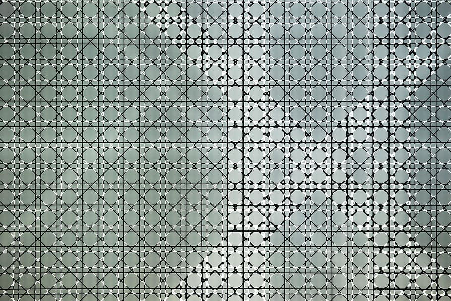 resum, patró, macro, ningú, patró abstracte, textura, disseny, fons, colors vius, horitzontal, llum, bonic, detall, fotografia, cap gent, vidre, imatge en color, enfocament selectiu, primer pla, detalls de tirs, còpia espai, estudi, colors, geomètric, figura, formes geomètriques, dibuix, gràfics, motiu, llums led, color, quadrat, rectangle, marc complet, rajola, ciència, protecció, seguretat, metall, tanca, barrera, tanca d'enllaç de cadena, límit, cable, filferro espinós, dia, cel, repetició, vista d’angle baix, signe, Criss cross, 5K