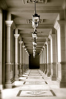 coridor, arhitectură, ușoară, hol, perspectivă, coloană arhitecturală, consecutiv, istorie, construită, echipamente de iluminat, arcadă, calea de urmat, direcţie, nici o persoana, în interior, clădire, iluminat, colonadă, diminuarea perspectivei, tavan, pandantiv lumina, repetiţie, agăţat, zi, lampă electrică, luxos, tribunal, 4K, CC0, domeniu public, fără drepturi de autor