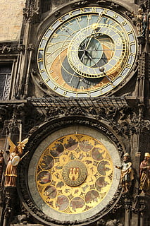 Praga, zegar, wieża, średniowieczny, dzwonnica, architektura, godzina, stary, Europa, na zewnątrz budynku, niski kąt widzenia, czas, cyfra rzymska, zegar astronomiczny, wieża zegarowa, cele podróży, Miasto, zbudowana struktura, żadnych ludzi, budynek, astronomia, przeszłość, historia, przestrzeń, ozdobny, podróżować, tarcza zegara, astrologia, 2K, CC0, domena publiczna, darmowe zdjęcia