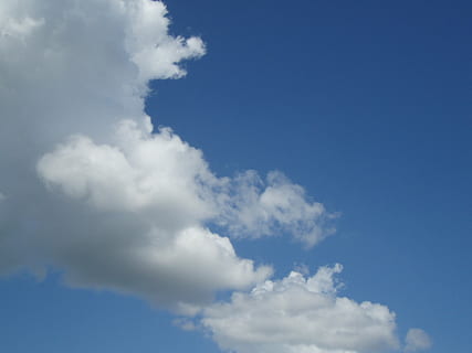 skyer, Himmelblå, skycap, Hampshire, himmel, blå, lys, overskyet, luft, sky - himmel, baggrunde, vejr, natur, cloudscape, lav vinkel visning, skønhed i naturen, ro, scenics - natur, dag, hvid farve, ingen mennesker, rolig scene, udendørs, idyllisk, sollys, vind, miljø, meteorologi, blødhed, ren, 2K, CC0, offentligt domæne, royaltyfrie