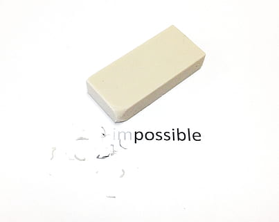 Gomme à effacer blanche, impossible, possible, la gomme, blanc, les miettes, motivation, texte, écriture occidentale, prise de vue en studio, fond blanc, espace de copie, la communication, à l'intérieur, personne, fermer, couleur blanche, nature morte, coupé, papier, simplicité, lettre capitale, vue grand angle, éducation, objet unique, livre, message, 1080P, CC0, domaine public, libre de droits