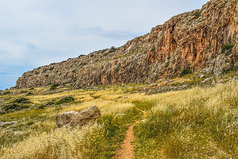 cypern, cavo greko, sti, klint, klippe, Nationalpark, geologi, landskab, forår, plante, himmel, skønhed i naturen, græs, ikke-urbane scene, scenics - natur, rock-objekt, natur, jord, dag, sky - himmel, bjerg, solid, miljø, rolig scene, rock formation, ingen mennesker, ro, udendørs, 5K, CC0, offentligt domæne, royaltyfrie