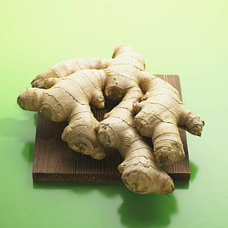 braun, Ingwer, Hacken, Tafel, Ingwerwurzel, Gemüse, Kochen, Gewürze, gesund, Lebensmittel, Essen und Trinken, drinnen, Stillleben, Studioaufnahme, Frische, Nahansicht, farbiger Hintergrund, Holz - Material, keine Leute, Wohlbefinden, grüne Farbe, grüner Hintergrund, Tabelle, Kunst und Handwerk, Rohkost, gesundes Essen, Kreativität, 2K, CC0, gemeinfrei, lizenzfrei