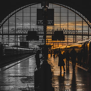 software-ul, serviciu, ști, societate, setări, uman, Control, tren, gară, transport, arhitectură, grup de oameni, construită, oameni adevărați, călătorie, transport public, mijloc de transport, transportul feroviar, mers, apus de soare, stație de cale ferată, bărbați, stiluri de viață, oraș, siluetă, femei, exteriorul clădirii, în aer liber, arc, ploaie, 5K, CC0, domeniu public, fără drepturi de autor