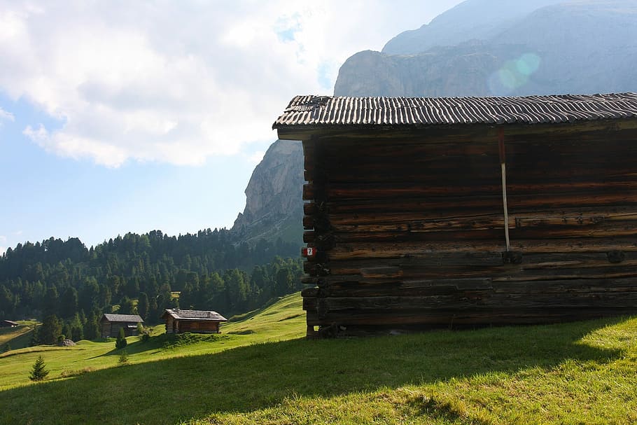 dolomites, baita, muntanya, tranquil·litat, naturalesa, refugi, casa, agricultura, granja, estructura construïda, arquitectura, exterior de l'edifici, planta, cel, herba, terra, edifici, dia, camp, escenics - natura, material de fusta, núvol - cel, bellesa a la natura, arbre, cap gent, Serra, a l'aire lliure, casa de camp, 1080P