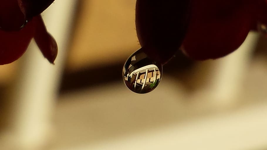 odraz, kapka rosy, déšť, voda, kapky, krása, roztrhnout, slza, dešťová kapka, kapiček, Příroda, aqua, období, detail, čas, zaměřit se na popředí, hodiny, lidské ruky, část lidského těla, uvnitř, jedna osoba, ruka, hodinky, den, přeprava, nástroj času, k nepoznání člověka, část těla, selektivní zaměření, kolo, 4K