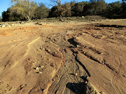 platja, sorra, erosió, erosionat, rierol, Riba, illa, Costa, tropical, naturalesa, brutícia, desert, sec, terra, paisatge, a l'aire lliure, arbre, planta, dia, escena tranquil·la, medi ambient, escenics - natura, tranquil·litat, llum solar, bellesa a la natura, cap gent, escena no urbana, cel, camp, clima àrid, 1080P, CC0, domini públic, lliure de regalies