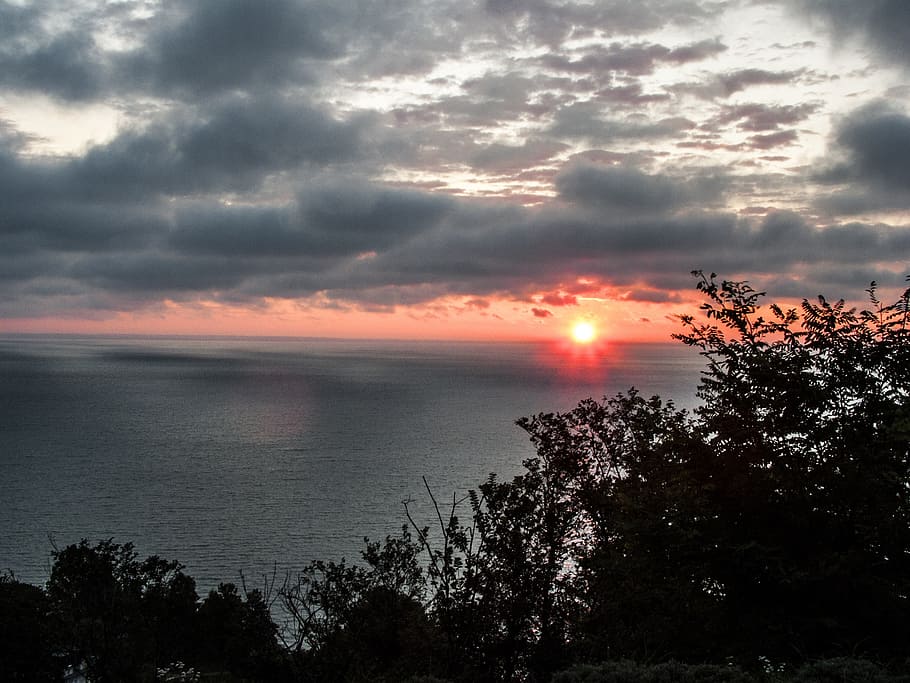 Alba, rosso, nuvole, nube, acqua, natura, Lago Balaton, cielo, nuvola - cielo, bellezza nella natura, scenics - natura, tramonto, scena tranquilla, la tranquillità, albero, mare, pianta, sole, nessuno, idilliaco, orizzonte, silhouette, all'aperto, orizzonte sull'acqua, 2K