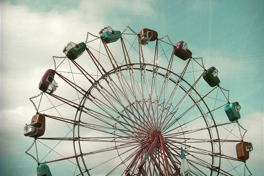 vermell, verd, ferris, roda, clar, blau, cel, roda de ferris, passeig pel parc d’atraccions, Parc d'atraccions, diversió, carnestoltes ambulants, girant, a l'aire lliure, cultures, destinacions de viatge, vacances, cap gent, cultura i entreteniment artístic, carnaval, naturalesa, cercle, forma geomètrica, metall, vista d’angle baix, dia, activitat d'oci, forma, arquitectura, 1080P