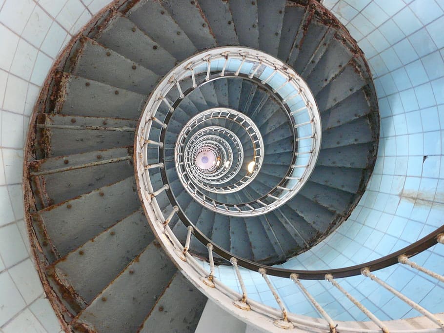 alto, foto ad angolo, scala a chiocciola, fotografia, mare, faro, oceano, lato, atlantico, Francia, scala, architettura, spirale, gradini e scale, vista dall'alto, cerchio, ringhiera, struttura costruita, modello, in casa, giorno, forma geometrica, nessuno, forma, direttamente sotto, direttamente sopra, turbine, design, 2K