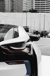 berlina nera, macchina bianca, auto, luce, costruzione, specchio, automobile, modo di trasporto, mezzi di trasporto, veicolo terrestre, veicolo a motore, struttura costruita, città, architettura, avvicinamento, esterno dell'edificio, concentrarsi sulle conoscenze acquisite, strada, riflessione, nessuno, vetro - materiale, giorno, all'aperto, stazionario, Colore bianco, lusso, 5K, CC0, dominio pubblico, privo di copyright