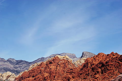 blå, skyer, bjerg, natur, stenet, himmel, ørken, landskab, scenics, udendørs, scenics - natur, rock formation, klippe, rock-objekt, skønhed i naturen, ikke-urbane scene, rolig scene, bjergkæde, solid, miljø, rejsemål, ro, fjern, rejse, dag, ingen mennesker, formation, klima, tørt klima, sandsten, eroderet, bjergtop, 5K, CC0, offentligt domæne, royaltyfrie