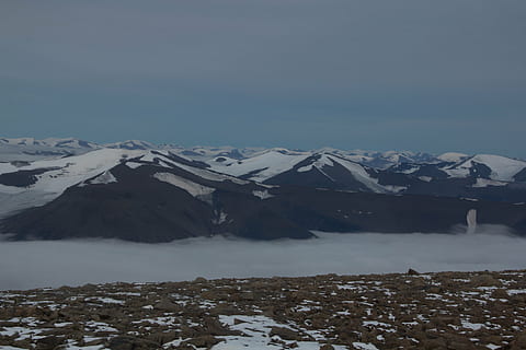 gunung, arktik, svalbard, awan, salju, musim dingin, suhu dingin, scenics - alam, keindahan di alam, langit, adegan yang tenang, gunung berselimut salju, ketenangan, lingkungan Hidup, alam, pemandangan, adegan non-urban, tidak ada orang, hari, beku, pegunungan, penutup, 5K, CC0, domain publik, bebas royalti