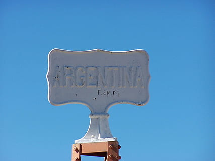 frontieră, scut, Argentina, semn, albastru, cer, cer senin, vedere unghiulară joasă, text, natură, nici o persoana, zi, comunicare, western script, în aer liber, însorit, metal, lumina soarelui, vechi, spațiu copie, simbol, non-western script, ruginit, fundal albastru, agresiune, 1080P, CC0, domeniu public, fără drepturi de autor